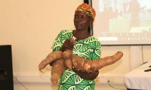 Taaka Linnet, a cassava farmer from Busia brings experience in cassava production to the Open Access celebrations. She made her presentation from the Faculty Of Engineering Library on 20th October 2025