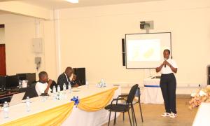 Busitema University student Daphne Nabirye, shares her insights on managing monkeys in farms, as a response to a farmer’s concern during the Open Access Week celebrations at the Faculty Of Engineering Library on 20th October 2025.