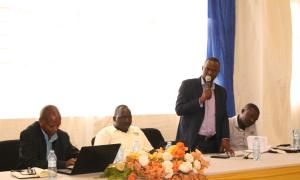 Dr. David Magumba from the Faculty of Agriculture and Animal Sciences offers his reflections on participants’ presentations during Open Access Week celebrations at the Faculty of Engineering Library, Busitema University, on 20th October 2025.