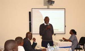 Hasindu Ben Paul presents on tomato growing during Busitema Open Access Week at the Faculty of Engineering Library, 20 Oct 2025.
